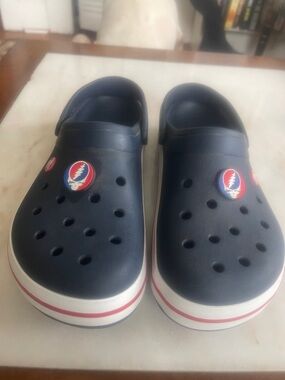 Mens Navy Croc Shoes with Grateful Dead Charm
